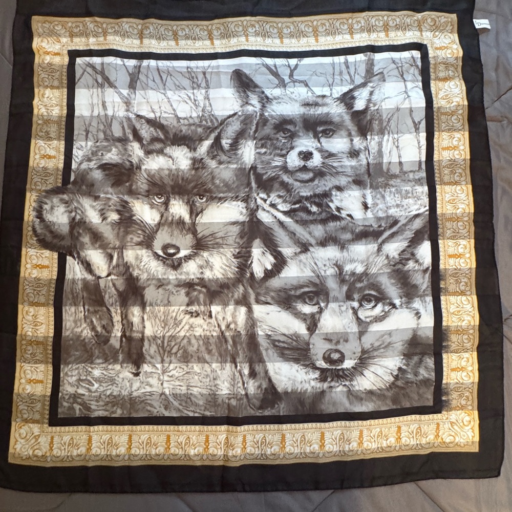 Wolf scarf